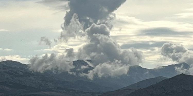 Slobodna Dalmacija – Pogledajte ovu ‘erupciju’ poviše Splita! Na prvu izglada kao vulkan ili druga strahota, a zapravo je divota…