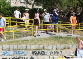 Slobodna Dalmacija – Policija stala na kraj serijskoj kradljivici! Prisilno je uhitili nasred splitske plaže; dosje joj je nevjerojatan