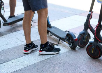 Slobodna Dalmacija – Policija više nema milosti prema vozačima romobila! Ovi roditelji su ‘platili’ zbog dječje obijesti: ‘Opasni su…’