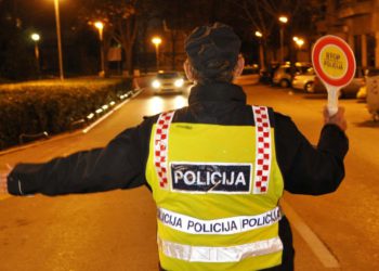 Slobodna Dalmacija – Potjera u Splitu; rastrojeni vozač bježao policiji, nema što nije izveo dok ga konačno nisu uhvatili; eno ga u bolnici