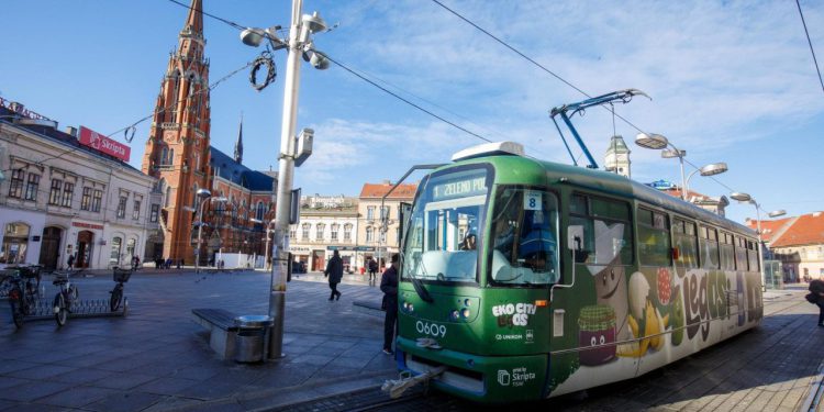 Slobodna Dalmacija – Preskupi stanovi otjerali mladu podstanarsku obitelj s dvoje djece. Za ovo su pod Marjanom mogli kupiti tek garsonijeru