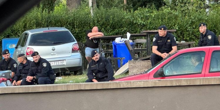 Slobodna Dalmacija – Prometni kolaps u Sinju trajao je i jutros! Ljudi su umorni i bijesni: ‘Gladni smo, žedni, ne možemo u zahod…’