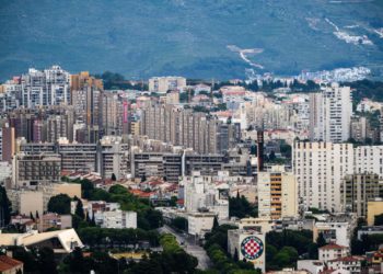 Slobodna Dalmacija – S Mertojaka se ovog ljeta ne treba spuštati u centar, u kvartu nikad nije bilo življe! U nedjelju stiže i poznati dvojac