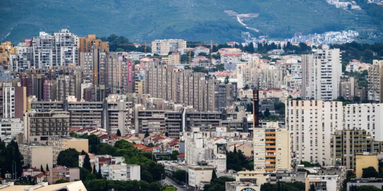 Slobodna Dalmacija – S Mertojaka se ovog ljeta ne treba spuštati u centar, u kvartu nikad nije bilo življe! U nedjelju stiže i poznati dvojac