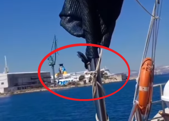 Slobodna Dalmacija – Snimka: događa li se upravo brzinska akcija ‘rastavljanja’ azbestnog broda u Splitu? A Šuta zakašnjelo poziva inspekcije