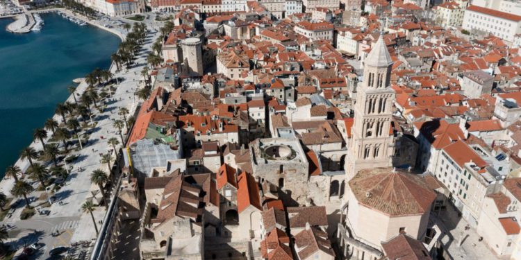 Slobodna Dalmacija – Splićani otkrili zašto i dalje žive u Splitu: ‘Volin ga i mrzin u isto vrime’; ‘Brale, naš mentalitet, posebna sorta…’