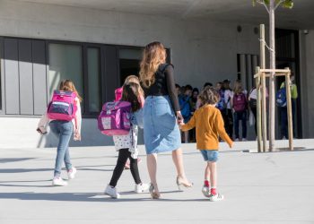Slobodna Dalmacija – Što se događa u Puljkovom kvartu?! Ništa od njegovog obećanja, roditelji ‘ispaljuju’: ‘Djeca ugrožena, a ona snima…’