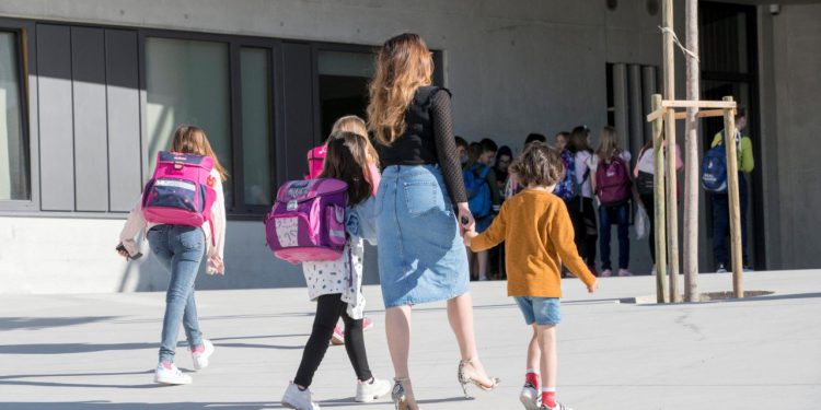Slobodna Dalmacija – Što se događa u Puljkovom kvartu?! Ništa od njegovog obećanja, roditelji ‘ispaljuju’: ‘Djeca ugrožena, a ona snima…’