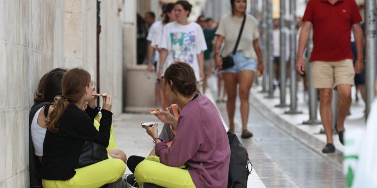 Slobodna Dalmacija – Što se to događa, u špici smo sezone, a top splitski hoteli spuštaju cijene: ‘Što nudimo, to i privlačimo, saberimo se!’