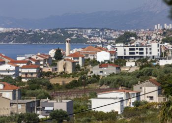 Slobodna Dalmacija – Sukob u kladionici kod Splita umalo završio kobno! Pošaketali se muškarci; jedan zadobio teške ozljede glave
