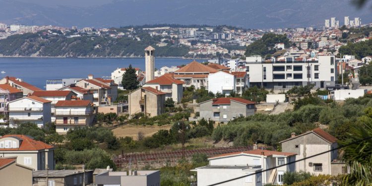 Slobodna Dalmacija – Sukob u kladionici kod Splita umalo završio kobno! Pošaketali se muškarci; jedan zadobio teške ozljede glave