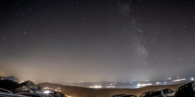 Slobodna Dalmacija – Sutra navečer sve oči će biti uprte u nebo; dođite i vi u zvjezdarnicu u Sitno Gornje i promatrajte roj meteora