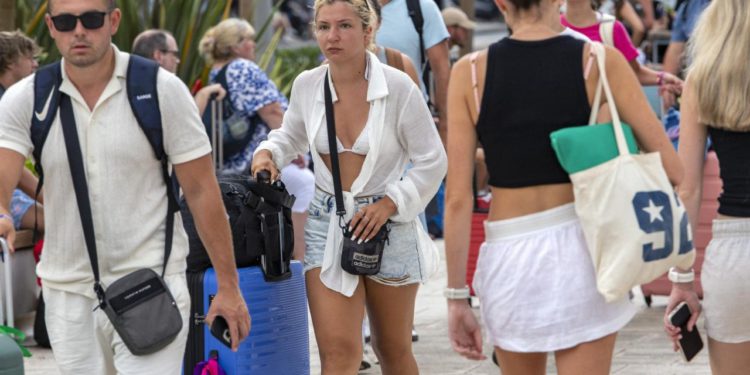 Slobodna Dalmacija – Svi kukaju da smo bolesno skupi, a znate li koliko je u 80-ima koštalo ljetovanje u Splitu?; ‘Pogodite gdje jedemo’