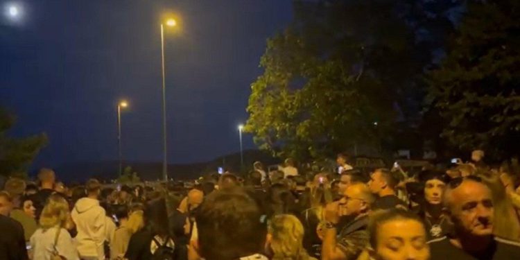 Slobodna Dalmacija – Thompsonovi fanovi bijesni zbog organizacije: ‘Užas! Nismo mogli pronaći ulaze, stvorio se ogromni čep…’