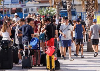 Slobodna Dalmacija – Tko je premlatio mladog Britanca u Splitu? Kruži misteriozna priča; pojavio se na Hitnoj ‘polomljen’, ničega se ne sjeća