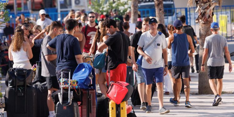 Slobodna Dalmacija – Tko je premlatio mladog Britanca u Splitu? Kruži misteriozna priča; pojavio se na Hitnoj ‘polomljen’, ničega se ne sjeća