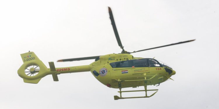 Slobodna Dalmacija – Trudnica na Biševu kolabirala, hitno prebačena helikopterom u Split! Organizator izleta upozorava: Može biti rizično…