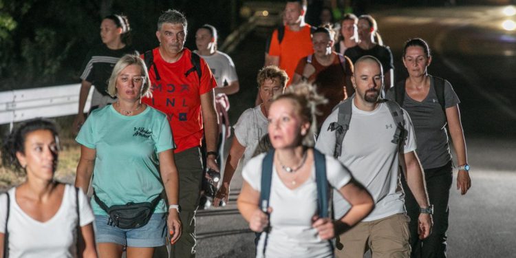 Slobodna Dalmacija – Večeras će tisuće ljudi hodočastiti prema Sinju! Zatvara se važna prometnica; ovo su upute vozačima i vjernicima