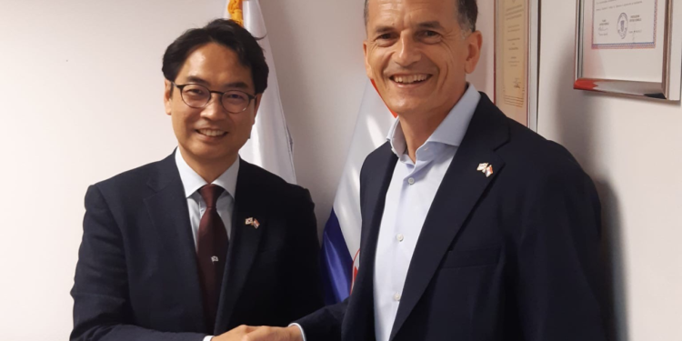 Slobodna Dalmacija – Veleposlanik Republike Koreje i korejski policajci u službenim posjetima kod počasnog konzula Damira Primorca