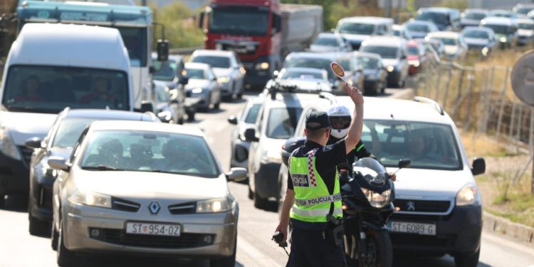 Slobodna Dalmacija – Velika prometna nesreća na solinskoj Širini! Motociklist preminuo u bolnici; policija poziva svjedoke da se jave