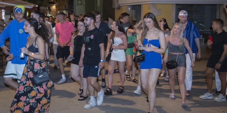 Slobodna Dalmacija – Znate li što je ‘splitska olimpijada‘? Izmislili su je pijani turisti, pogledajte što goli rade u Marmontovoj usred noći