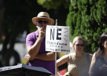 Slobodna Dalmacija – Zoran i Teo oboljeli od azbestoze, otkrili su nam tužnu istinu: ‘Naših 50 članova je umrlo, opasnost prijeti svuda…’