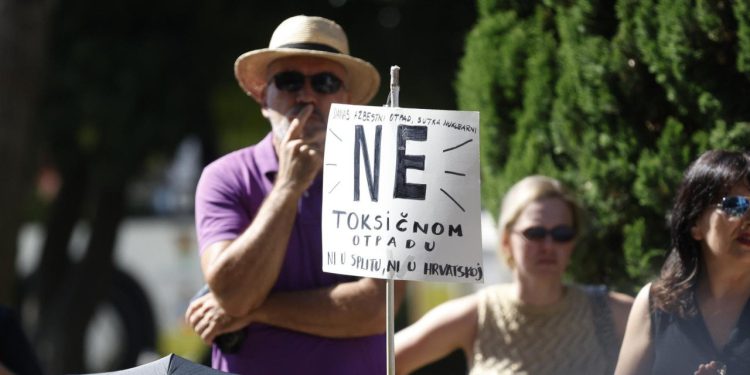 Slobodna Dalmacija – Zoran i Teo oboljeli od azbestoze, otkrili su nam tužnu istinu: ‘Naših 50 članova je umrlo, opasnost prijeti svuda…’