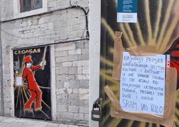 Slobodna Dalmacija – ‘Prodali ste duše i guzice. Sram vas bilo’‘; Oštra poruka osvanula u centru Splita, Dinu Dvorniku su nacrtali…