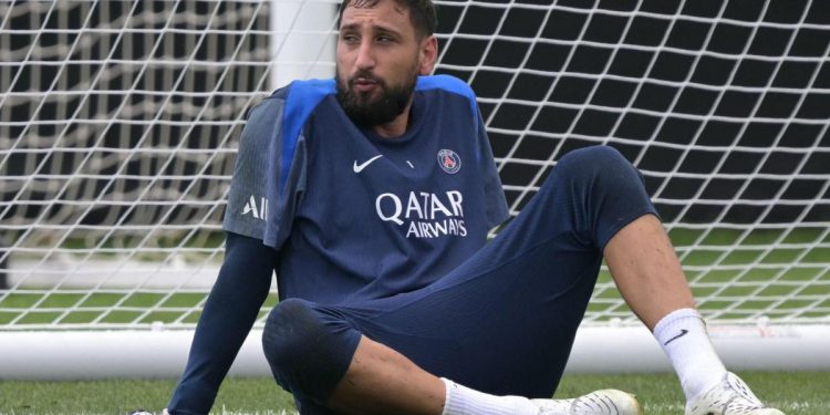 Slučaj Donnarumma, Raiola: "PSG nema poštovanja, mijenjaju uvjete. Procjenjujemo pravne rute"