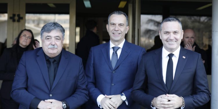 Sportske novosti – Članovi Izvršnog odbora HNS-a žive u finom balonu, a problemi nastaju kad se trebaju početi baviti poslom