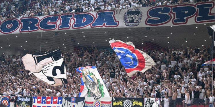 Sportske novosti – Euforija se ugasila, još su svježe rane iz Tirane. Ipak, hajdučki puk jednu stvar sigurno neće napraviti