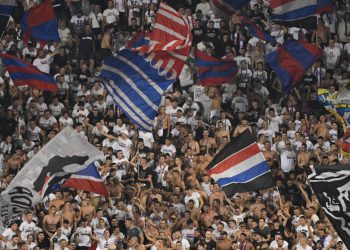 Sportske novosti – FOTO Ovo je transparent koji je Torcida spalila uz urlike ‘Za Dom spremni’. Zapjevala se i ustaška pjesma…