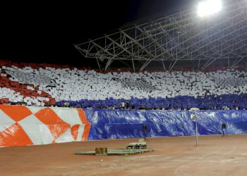 Sportske novosti – FOTO/VIDEO Pogledajte fenomenalnu koreografiju Torcide! Nakon Maksimira i Rujevice, posveta Oluji i na Poljudu