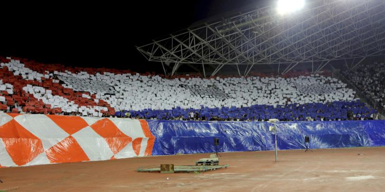 Sportske novosti – FOTO/VIDEO Pogledajte fenomenalnu koreografiju Torcide! Nakon Maksimira i Rujevice, posveta Oluji i na Poljudu