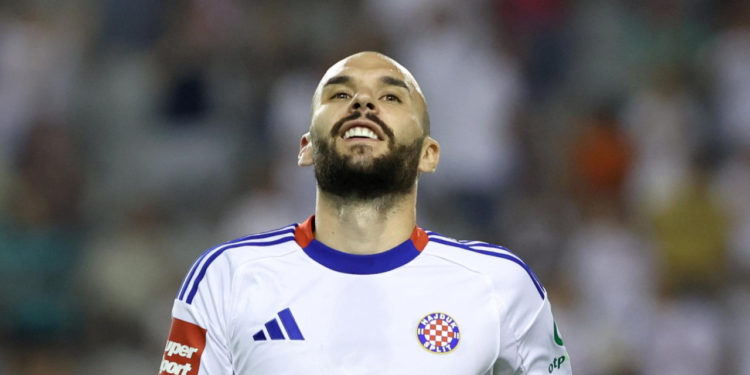 Sportske novosti – Huligani na ulicama napadaju igrače Hajduka, a vi gradski oci i dalje činite fintu kao da to nisu vaša posla