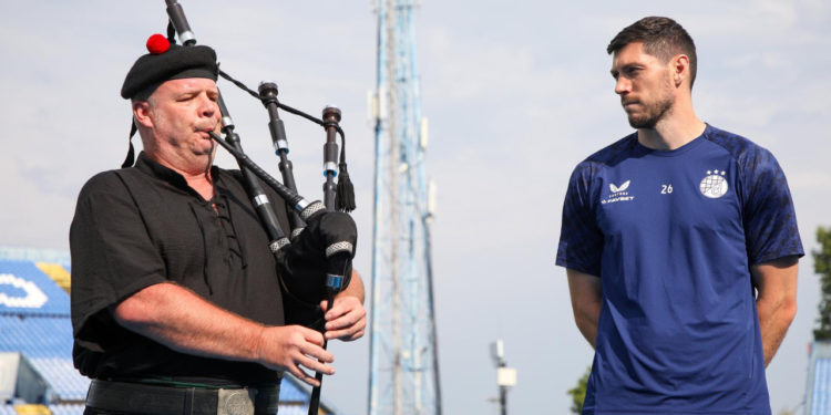 Sportske novosti – Iznenađenje i velika čast za novi ‘Dinamov zid’! Zaslužio je i ceremoniju na Maksimiru: ‘Molimo te da paziš na naš gol’