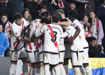 Sportske novosti – Otišli podržati voljeni klub, potrošili 4.700 eura, pa završili u ‘krivoj’ državi! Dočeko ih sablasno prazan stadion