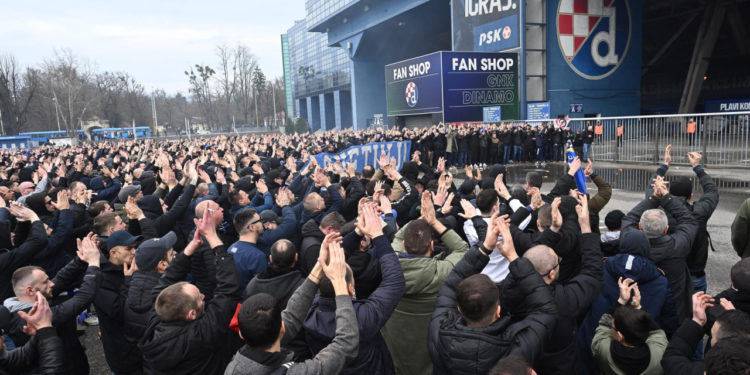 Sportske novosti – Povijesni dan u Maksimiru, jednoglasno je usvojen novi Statut! Dinamo je ispunio dugogodišnju želju navijača