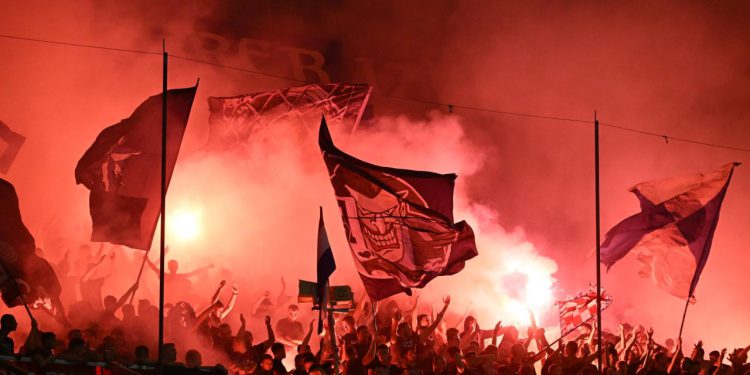 Sportske novosti – Stigle kazne za drugo kolo SHNL-a: Dinamu zbog pirotehnike, a Hajduku i Osijeku još i zbog rasizma