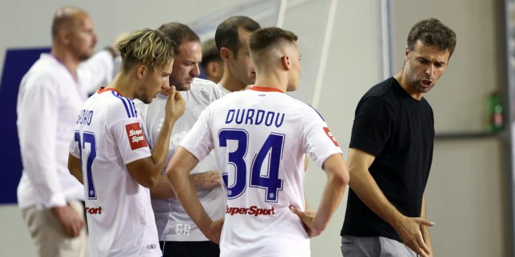 Sportske novosti – Trener Hajduka je na klupi ostavio čak šest važnih igrača, pa ‘pobrao vrhnje’ i pripremio teren za