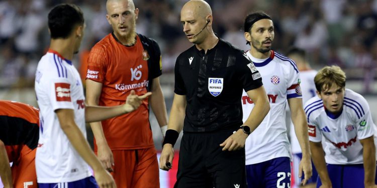 Sportske novosti – VIDEO Poslušajte komunikaciju suca Bela i VAR sobe na Poljudu: ‘Punom ga je nagazio, dat ću mu crveni…’