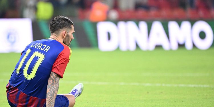 Sportske novosti – VIDEO: Trenutak kada je eksplodirala klupa Hajduka! Livaja leži, Albanci zabijaju, a onda je uslijedio kaos