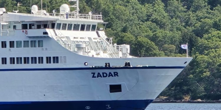 Srušila se s gornje na donju platformu, a Hitna je zbog gradske gužve došla za 25 minuta!