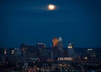 Stanovnik Cincinnatija optužen da je prijetio da će ubiti 30k crnaca Danima nakon megavirusnog napada video
