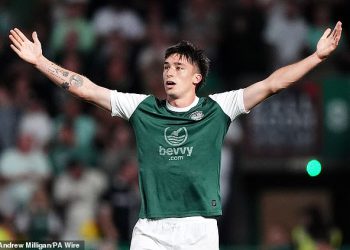 Star Man Bowie i klinički Cadden pomažu Hibs-u do play-offa UEFA Conference League-a kao tim šefa za preživljavanje ogromnog “testa karaktera”