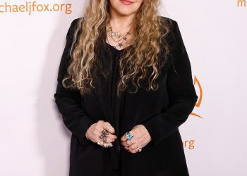 Stevie Nicks, 77, izaziva zdravlje dok se zbog ozljede povlači iz datuma turneje