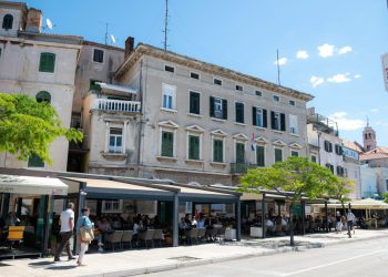 Što će ti to!? Netko je ukrao reklamu ugostiteljskog objekta u Šibeniku, šteta 1070 eura