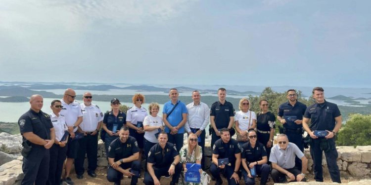 Strani i domaći policajci zajedno na Vranskom jezeru, turisti dobili savjete o samozaštiti i sigurnom odmoru