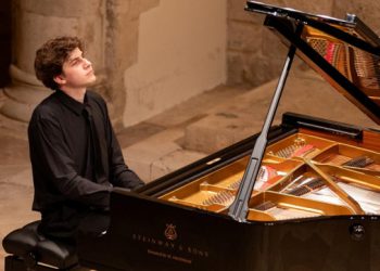 Strastveni pijanist Jan Niković oduševio festivalsku publiku