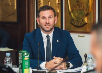 Šuti prošao rebalans proračuna! Od sada besplatan javni gradski prijevoz za splitske učenike i studente, besplatni udžbenici za srednjoškolce, besplatan vrtić za predškolce. Ulaže se 1.080.000 eura za potrebe Park-šume Marjan!